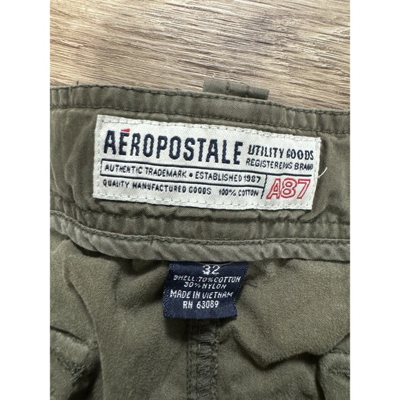 Aeropostale Green Baggy Cargo Khaki Shorts Military Size 32 Waist Baggy - Picture 3 of 4